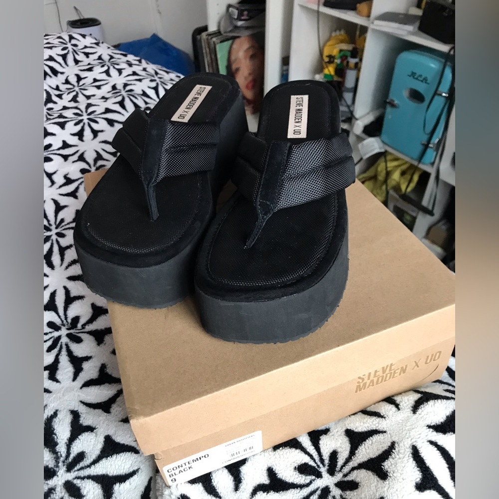 Steve Madden x UO platform sandals